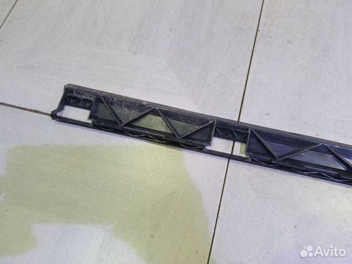 Кронштейн накладки порога