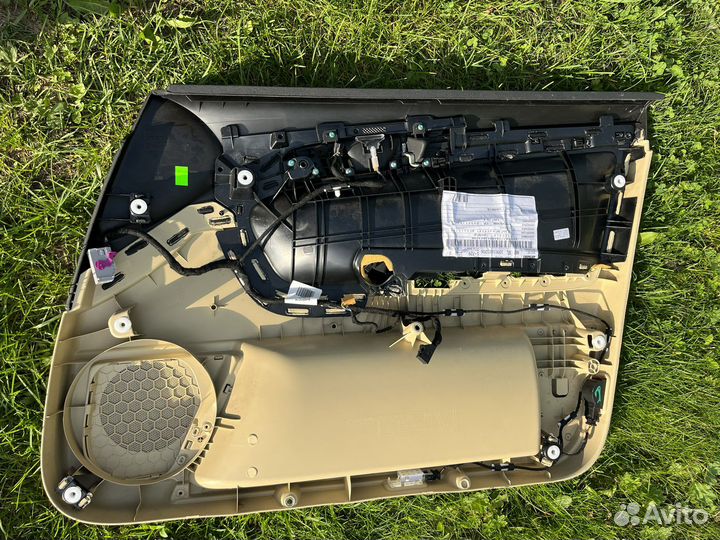 Обшивка водительской двери ауди а3