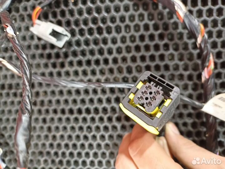 Проводка двери левой Volvo FH