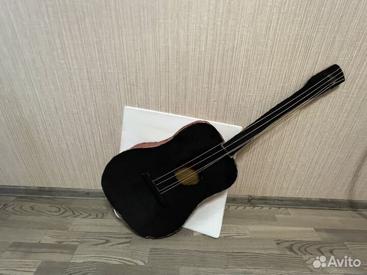 Гитара из картона, декорация