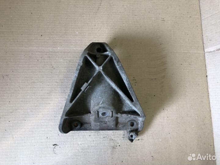 Кронштейн двигателя Audi A8 D2 4D0199308AC
