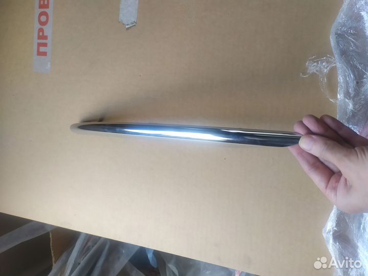 Молдинг переднего бампера левый VW Touareg 2002