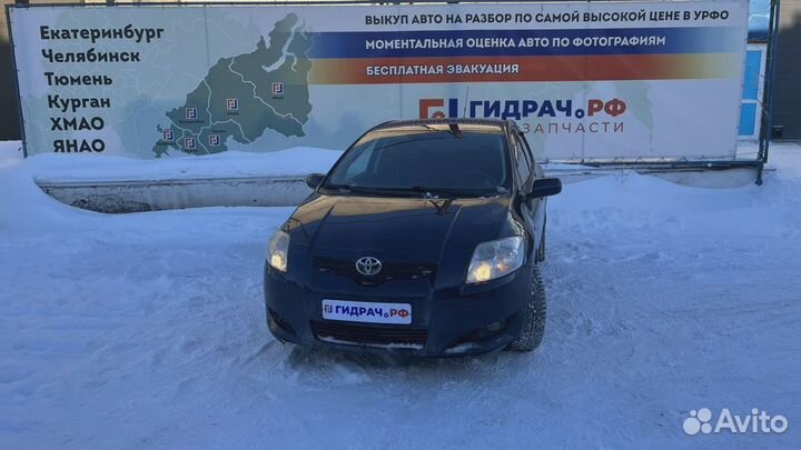 Уплотнитель стекла двери передний левый Toyota Auris (E150) 68172-02120