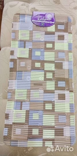 Коврик в ванну на присосках