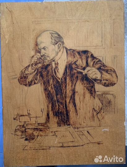 Деревянное панно Ильич в Смольном