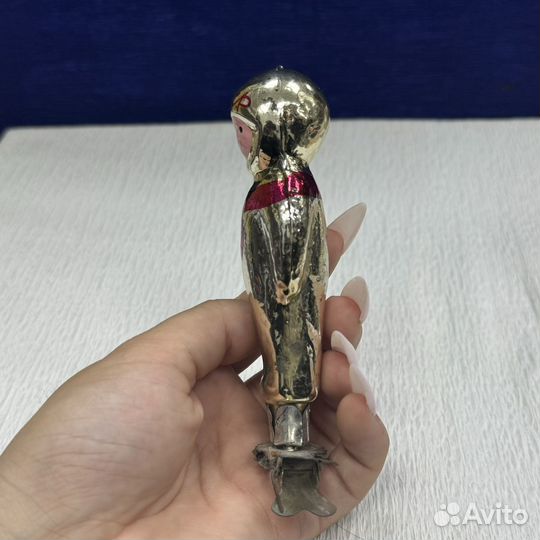 Елочная игрушка космонавт СССР на прищепке