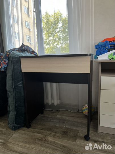 Столик письменный компьютерный для ноутбука