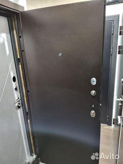 Дверь входная металлическая