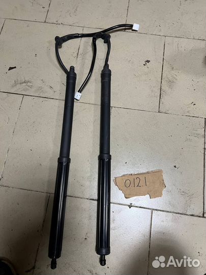 Амортизатор крышки багажника Toyota Rav4 50