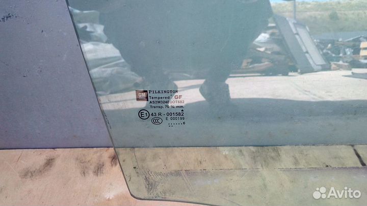 Стекло задней правой двери на Опель Зафира Б