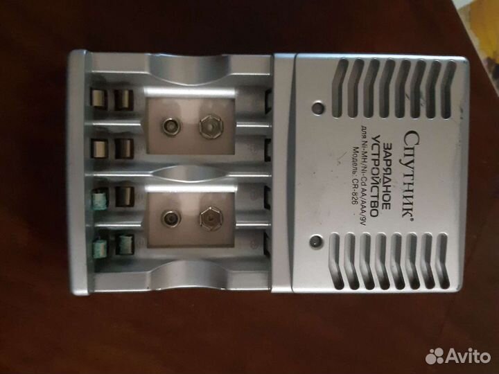 Зарядное устройство Спутник CR-826