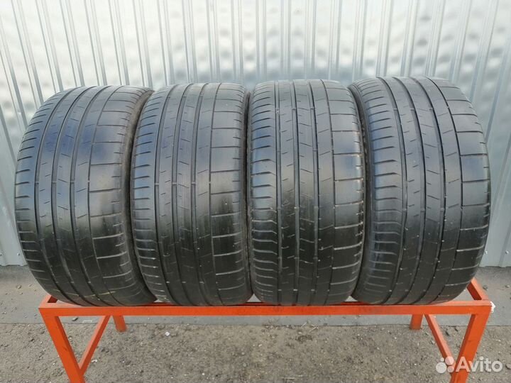 Pirelli P Zero PZ4 265/35 R20 95Y