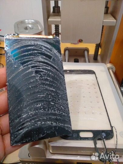 Замена разбитого стекла дисплея