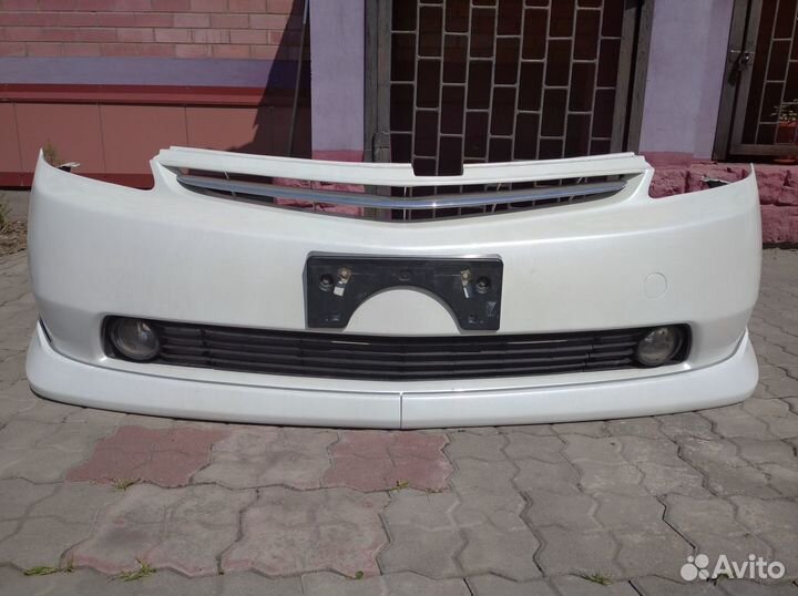 Решётка бампера центральная Toyota Prius NHW 20