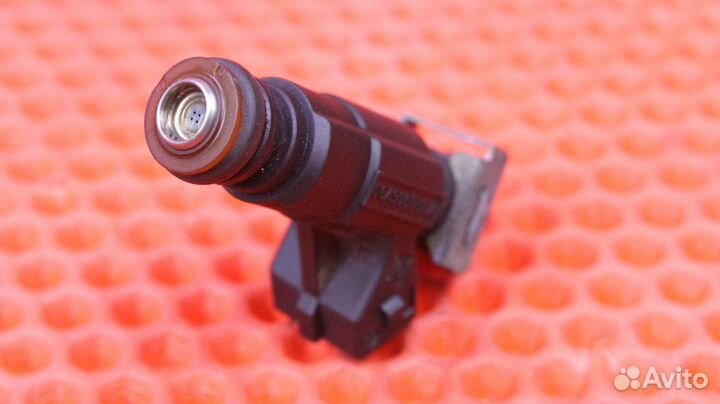 Форсунка топливная Audi A3 8L1 AGU, ARZ, ARX, AUM