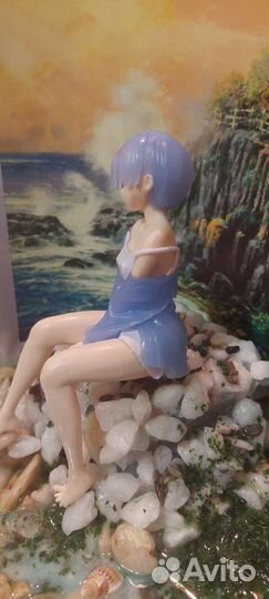 Девушка на камне