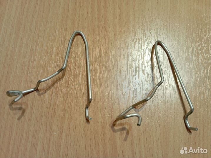 Кронштейн троса, ручного тормоза. VAG 6R0609745