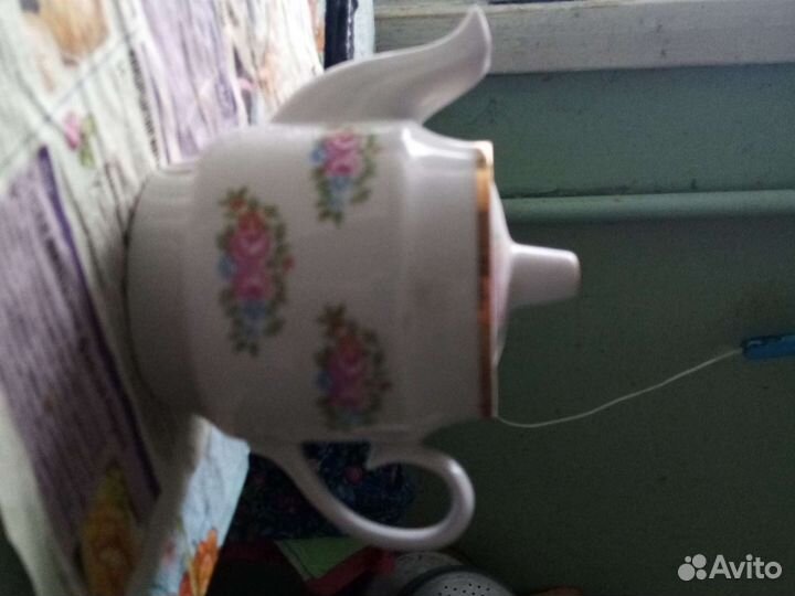 Заварочный чайник и молочница