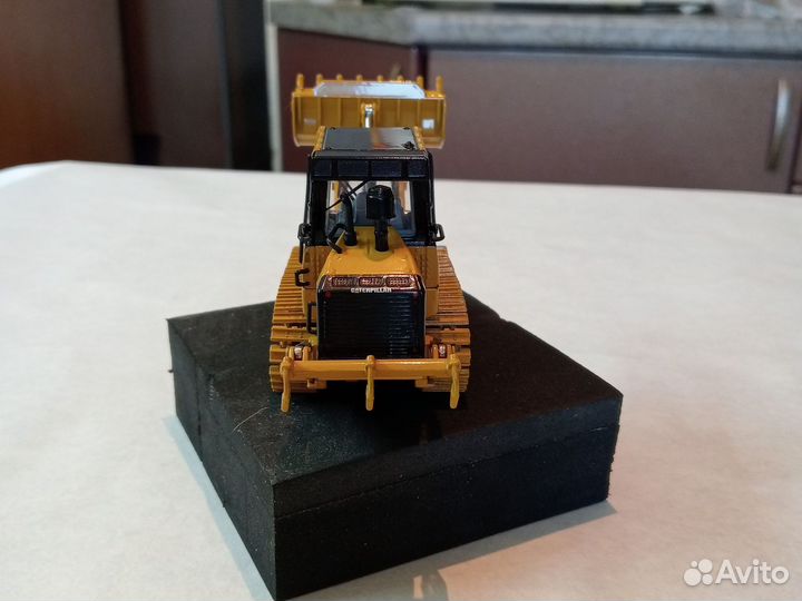 Модель гусеничного погрузчика 1/50