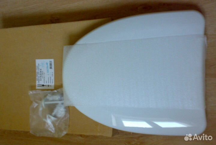 Сиденье для унитаза из прочного пластика,с крышкой