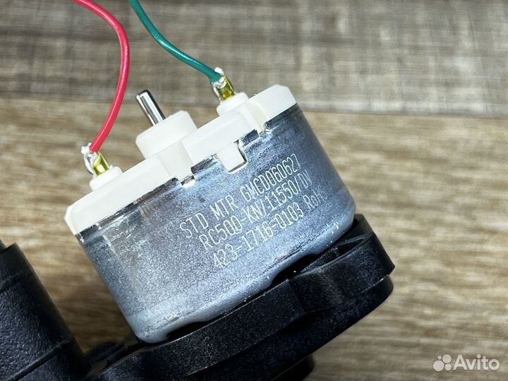 Мотор боковой щетки (R) Ecovacs Deebot Ozmo 900