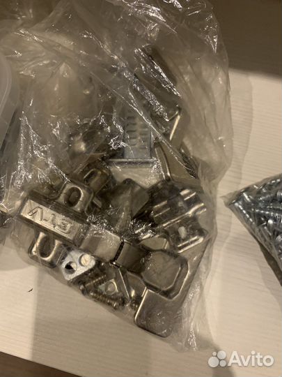 Петли мебельные, саморезы, ножки, коробка дюбелей