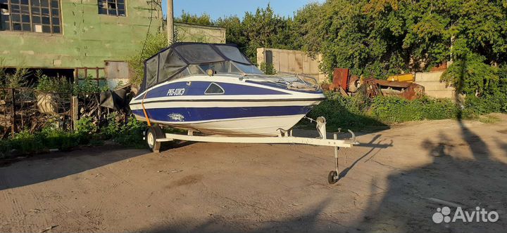 Каютный катер Николь с двумя двигателями