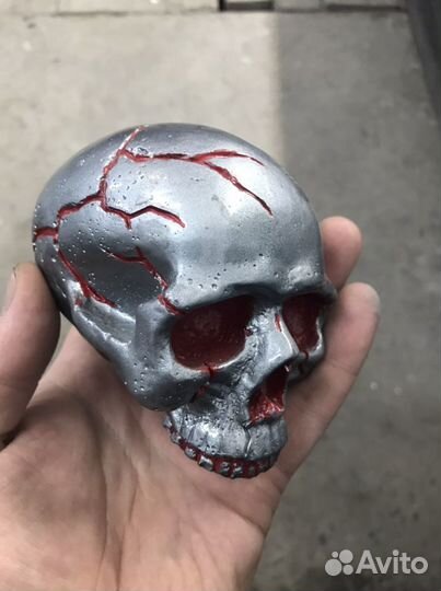 Фигурка череп