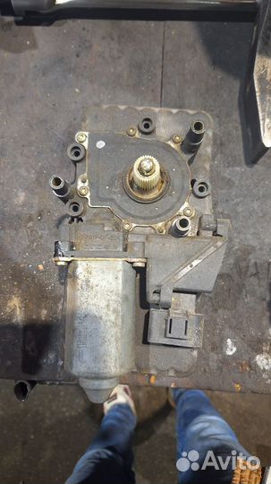 Мотор стеклоподъемника Audi a6c5