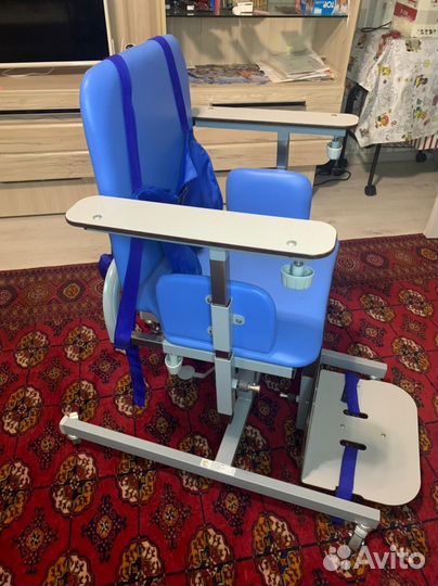 Стул со столом для подростка