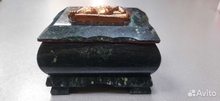 Шкатулка из змеевика