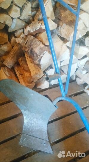 Плуг окучник ручной