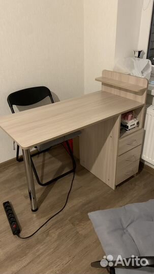 Письменный стол маникюрный