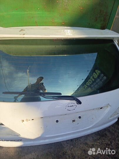 Дверь багажника Toyota Harrier MCU10 1mzfe