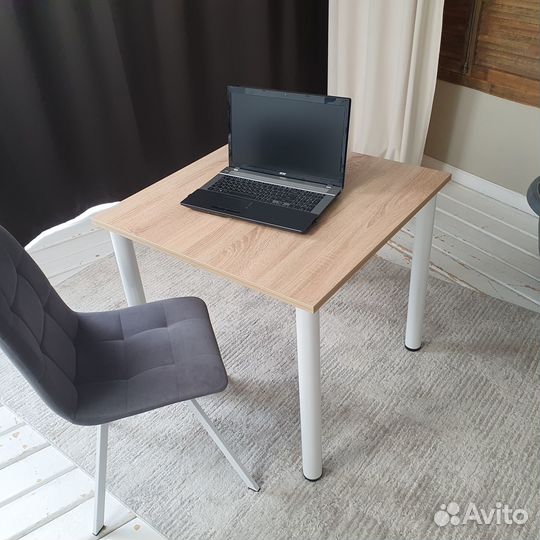 Письменный стол Дуб 80*80 см. Белые ножки