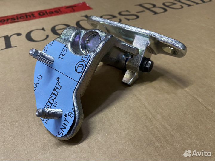 Петля двери нижняя Mercedes W167