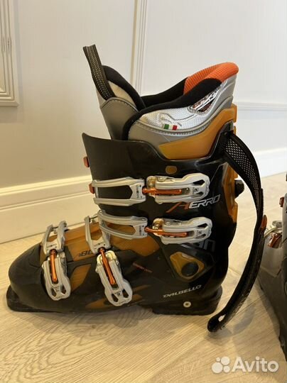 Горнолыжные ботинки и лыжи