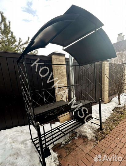 Мангал с крышей