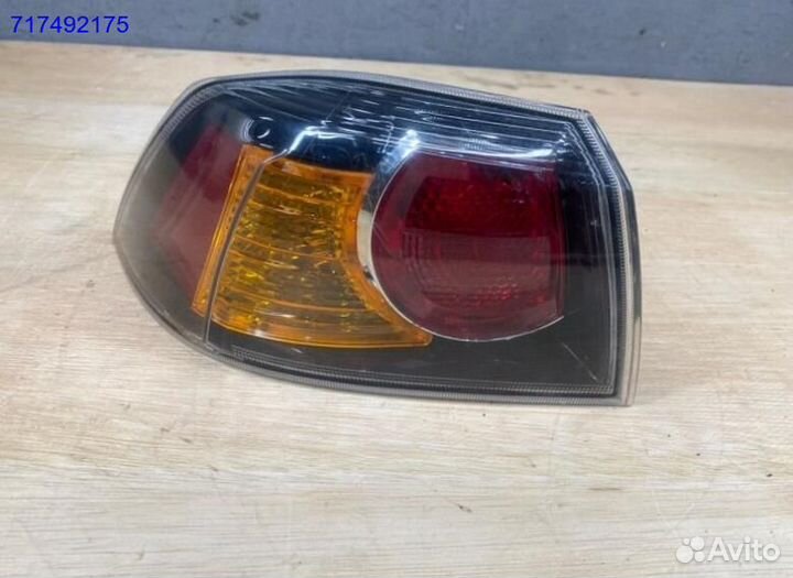 Фонарь Mitsubishi Lancer 10