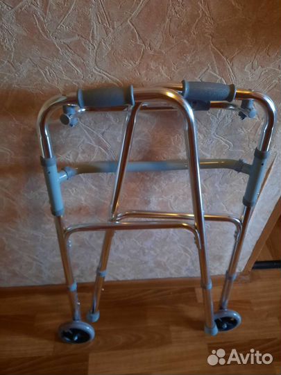 Ходунки для взрослых на колесах