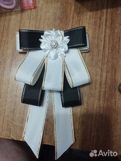 Галстук брошь для школьницы