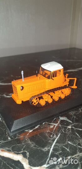 Модель трактора