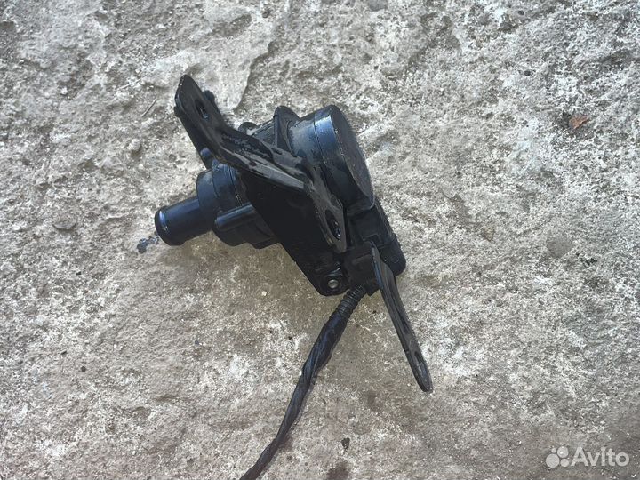 Насос антифриза дополнительный Volkswagen Golf 6