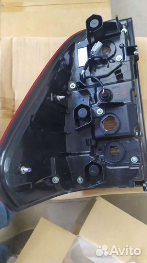 Фонарь задний Toyota Hilux viii