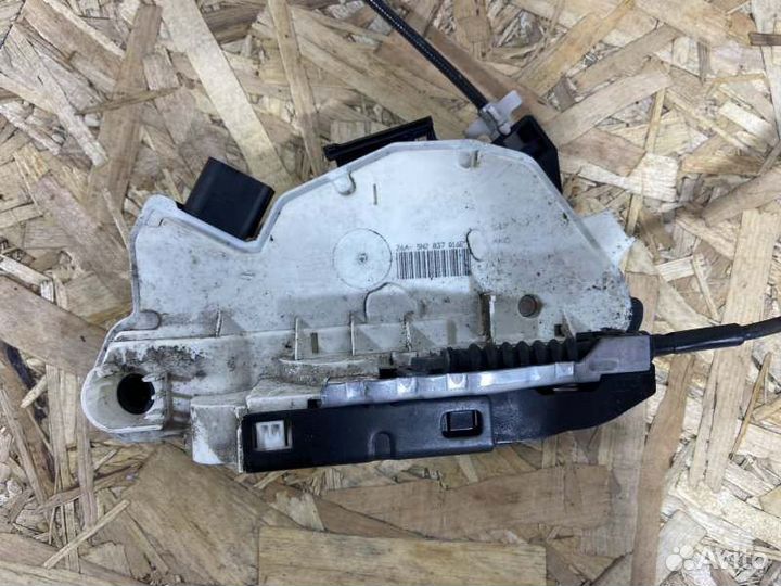 Замок двери передний правый Skoda Fabia 2 Рестайл