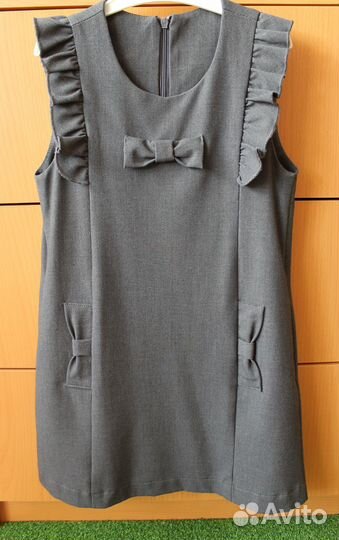 Школьная форма серая и блузки для девочки 122 128