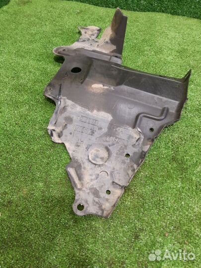 Пыльник двигателя правый ниссан примера п12