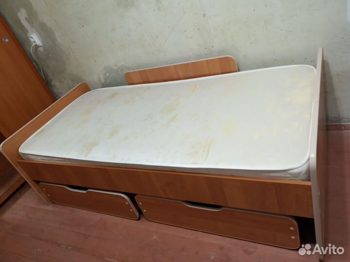 Кровать с матрасом бу