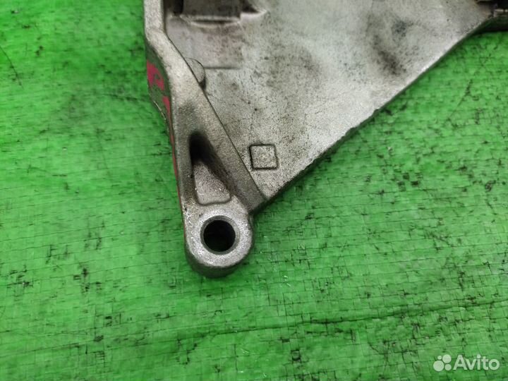 Кронштейн генератора Volkswagen Touareg