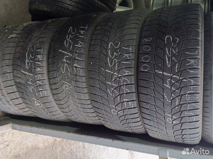 Triangle Snowlink TWT02 235/45 R18